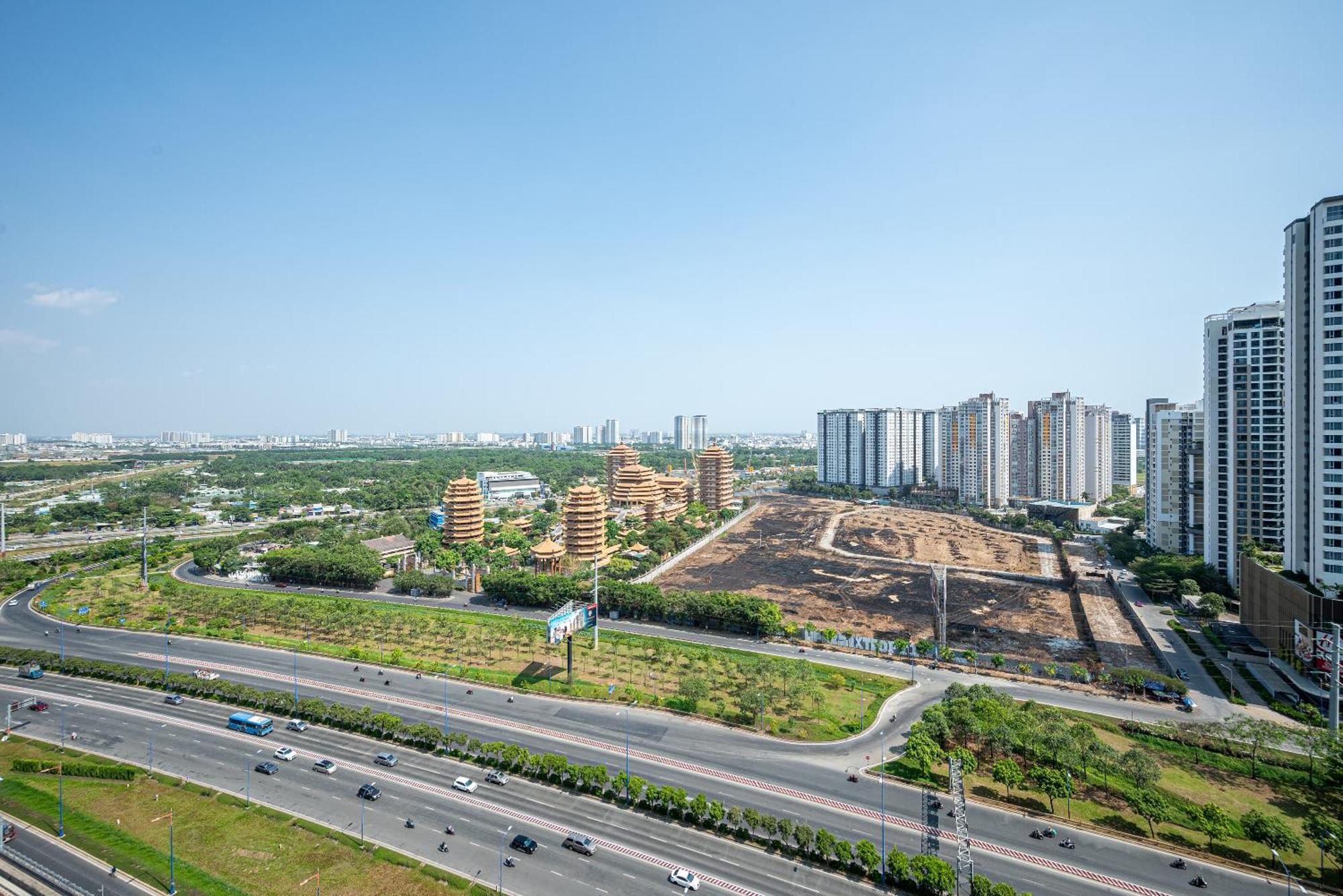 Luxury Condotel In Lumiere Riverside Apartment